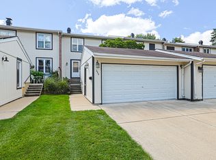 222 Pinewood Ln, Bloomingdale, IL 60108