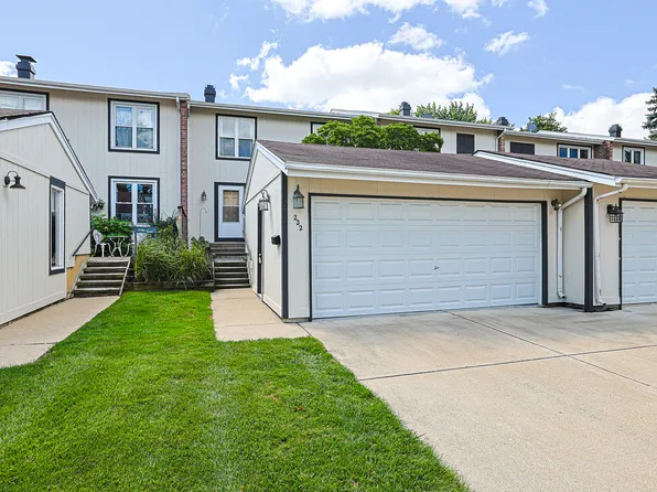 222 Pinewood Ln, Bloomingdale, IL 60108