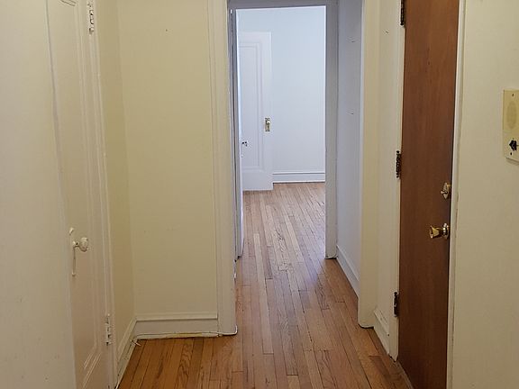 3rd image of 2011 W Farragut Ave #1