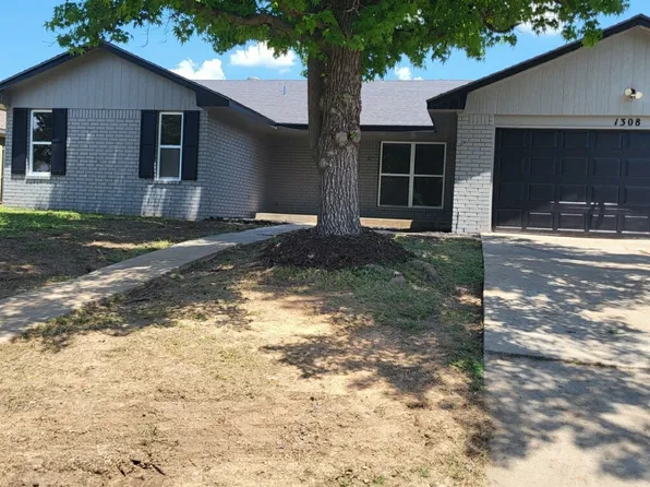 1308 Willow Brook St, Ada, OK 74820
