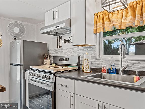 4th image of 23428 Allspice Ln