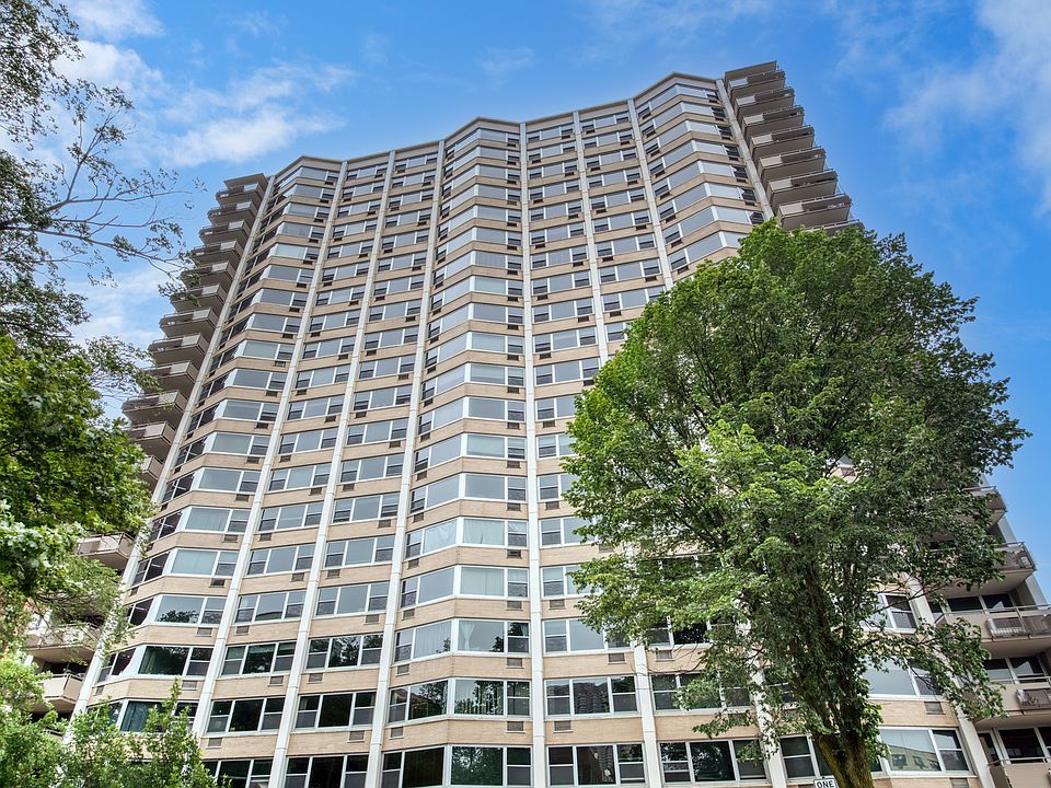 1st image of 555 W Cornelia Ave APT 2004