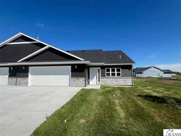 106 E Connie Ln, Eagle Lake, MN 56024