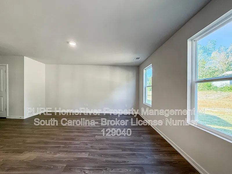 4 bed, 2.5 bath, 1965 sqft, $2,195 — Photo 3