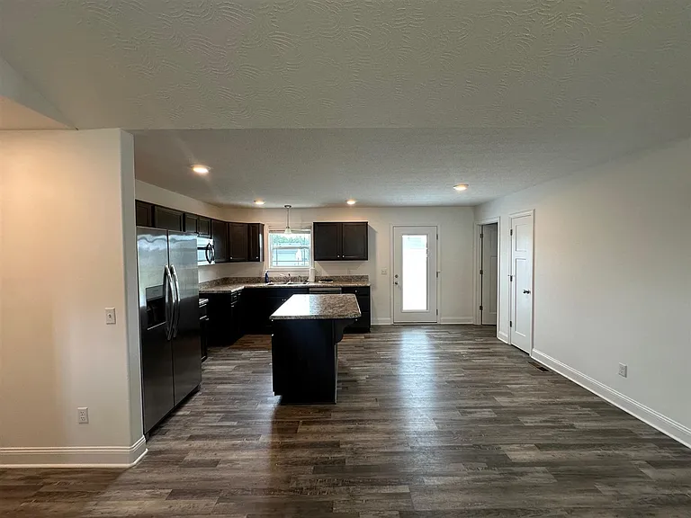 468 Deluth Dr — Photo 2