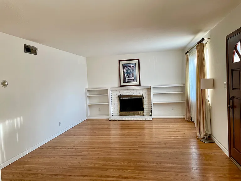 1114 S Stelling Rd — Photo 4