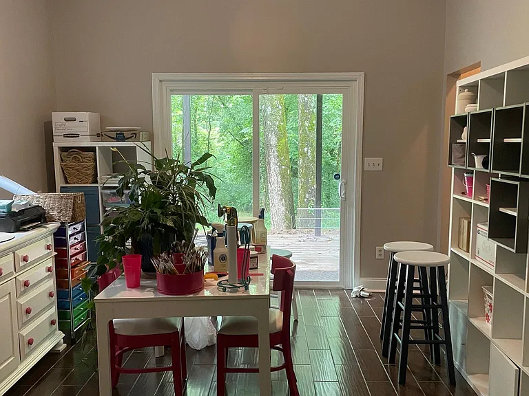 302 Williamsburg Ln — Photo 14