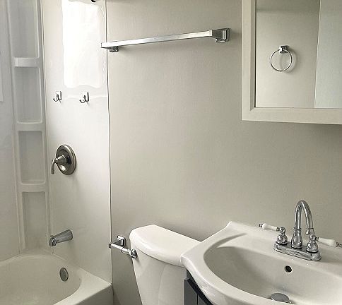 5th image of 248 S Maplewood Ave #8