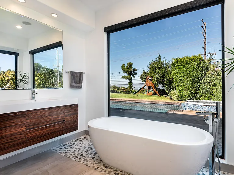16341 Sloan Dr — Photo 31