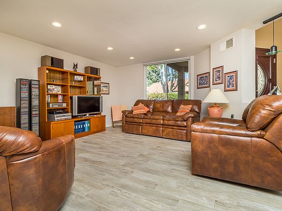 4th image of 17623 Marymont Pl