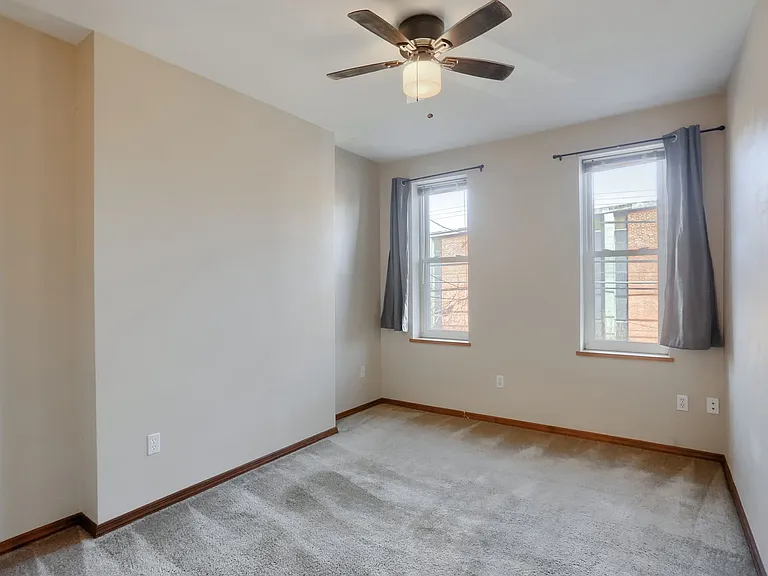 2810 Sarah Street — Photo 20