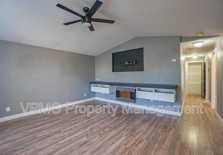 7602 NE 159th Ave — Photo 4