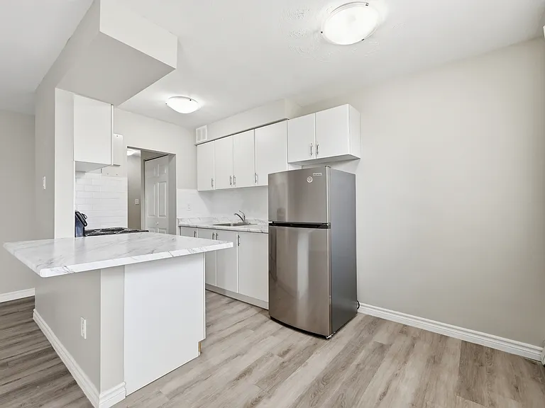 76 Aikman Ave — Photo 7
