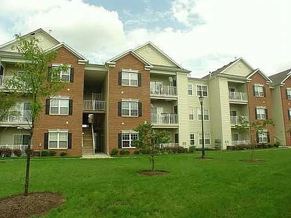 4th image of 221 Lucy Ct