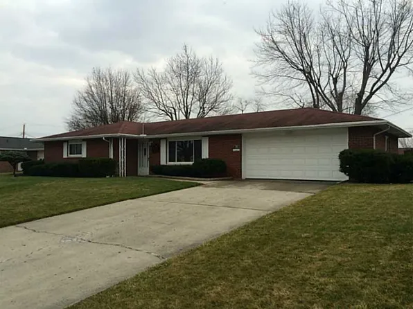 309 Stinebaugh Dr, Wapakoneta, OH 45895