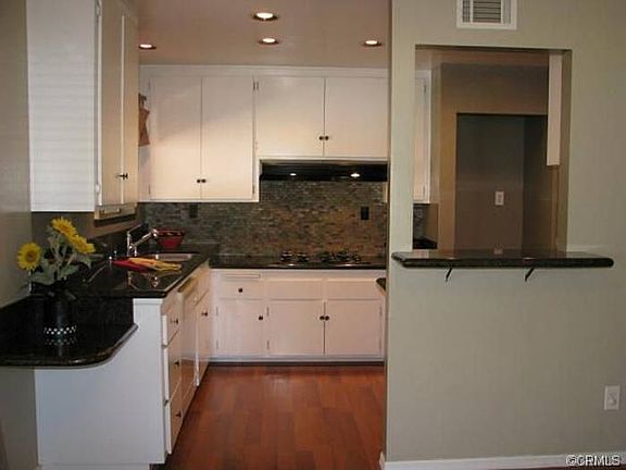 3rd image of 332 E Briardale Ave #1