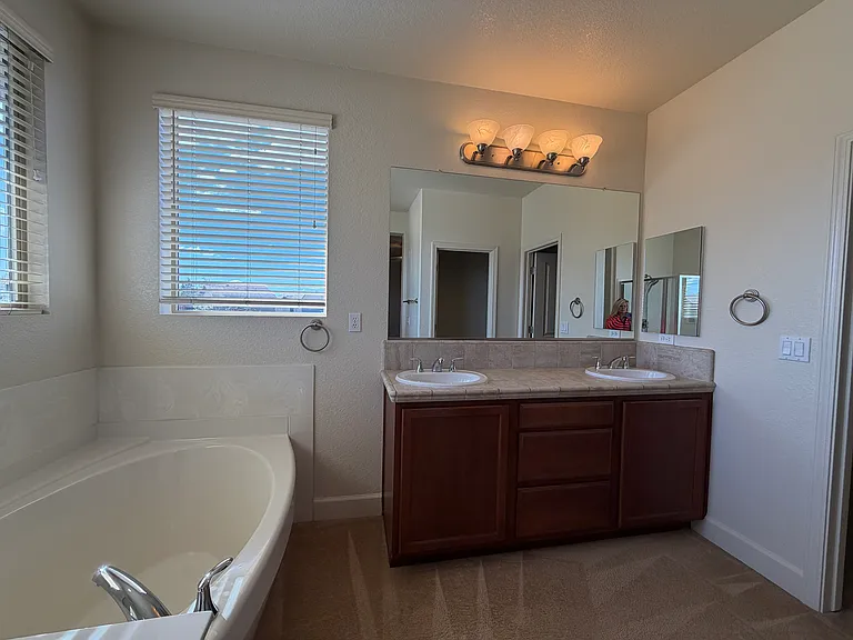 7179 Rutherford Dr — Photo 32