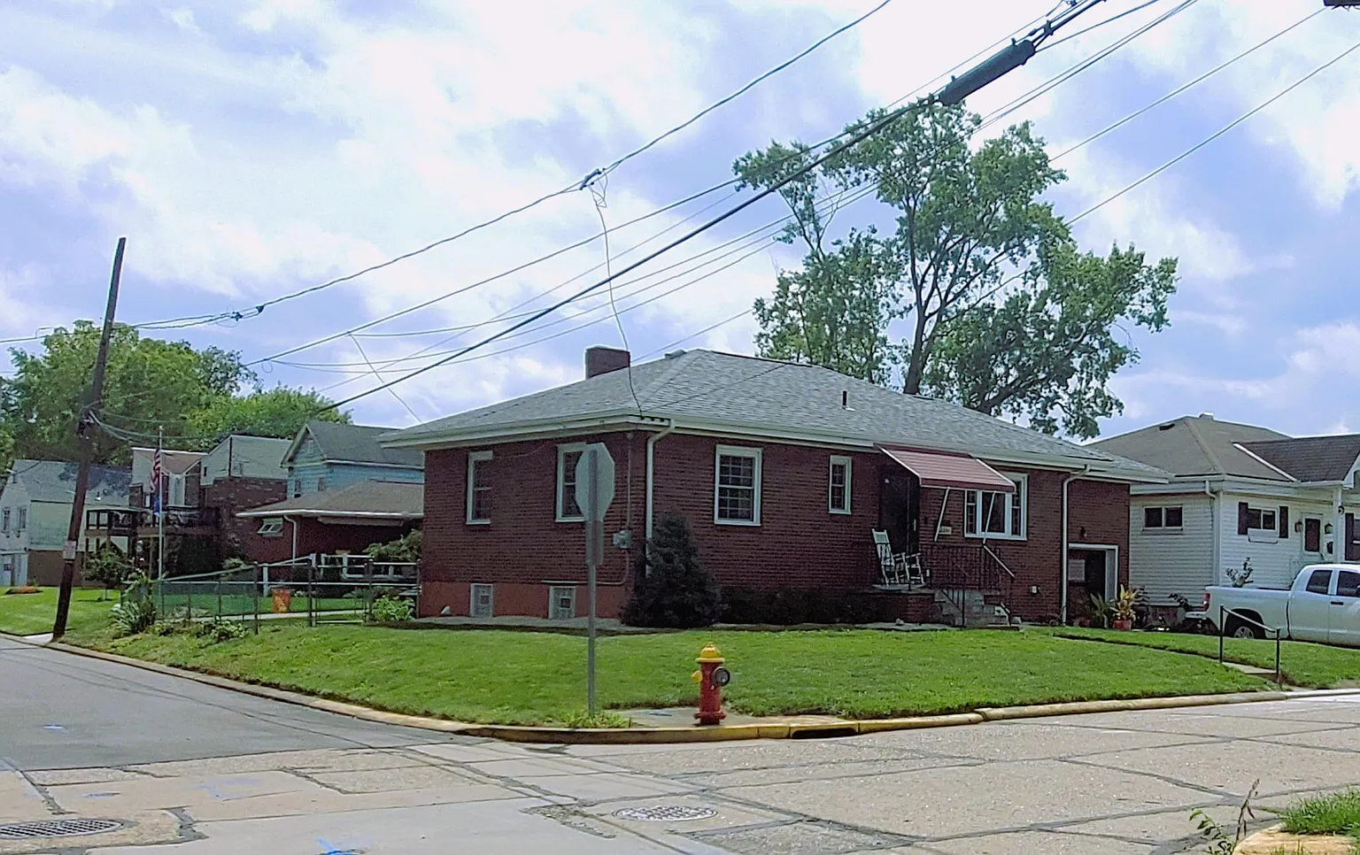 220 Oak Ln photo 1