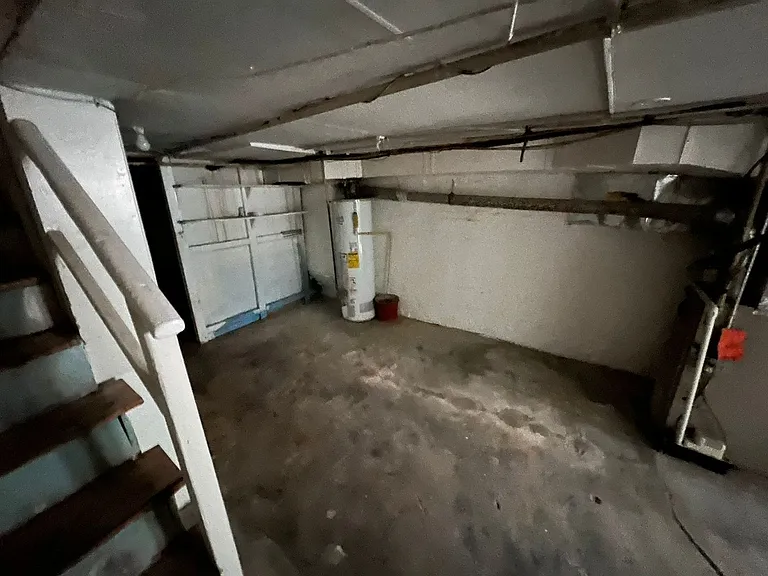 102 S Curley St — Photo 17