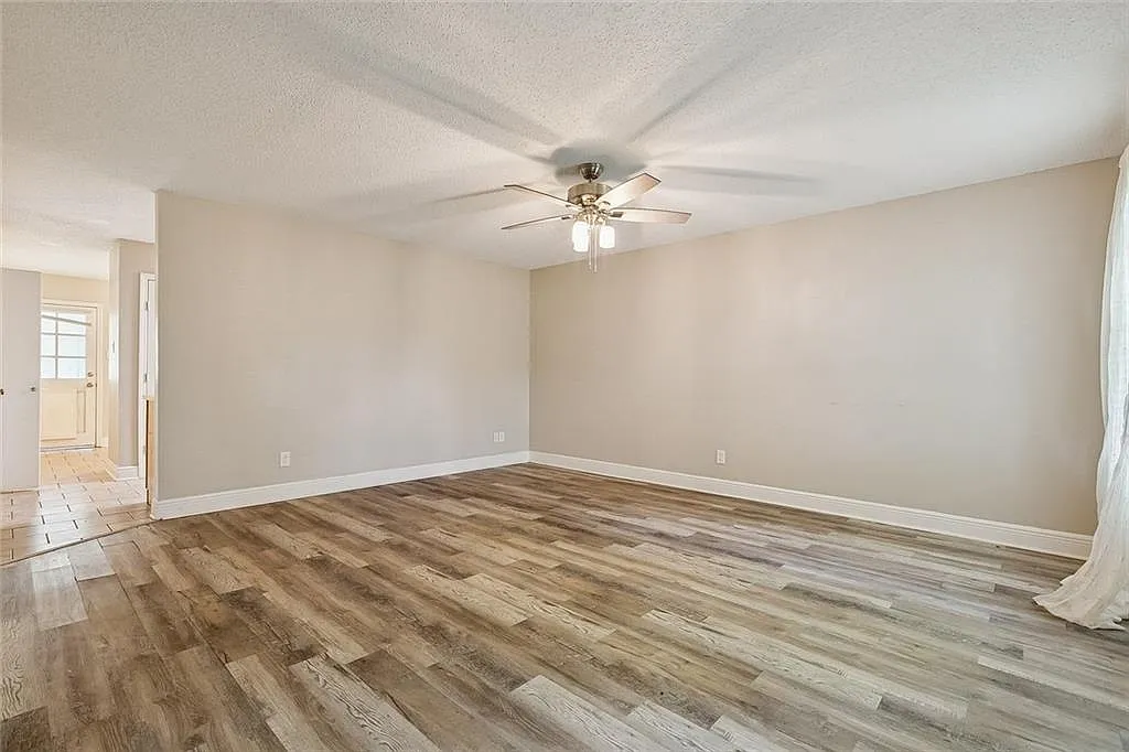 3 bed, 1.5 bath, 1400 sqft, $1,575 — Photo 3