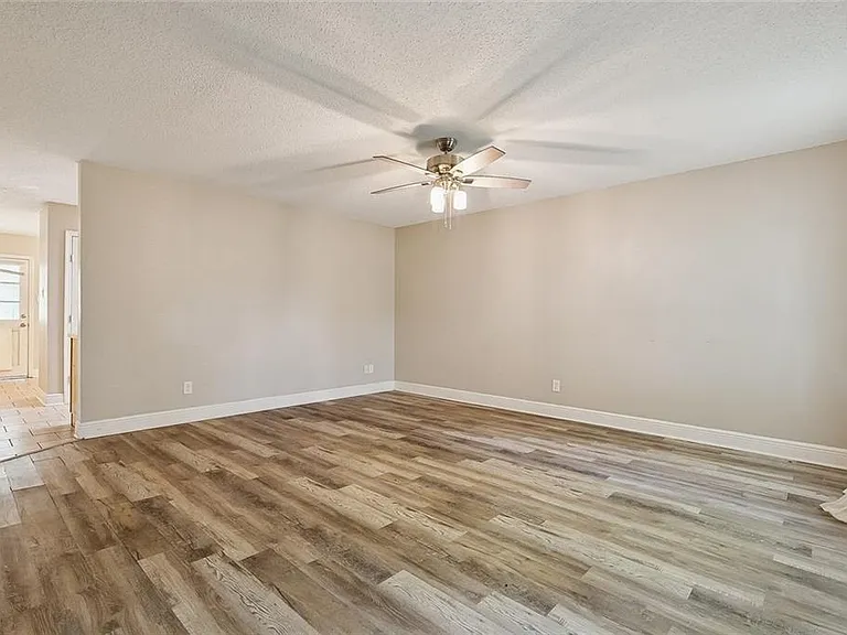1128 Saint Maria St — Photo 3