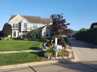 9595 Shaker Ct, Olmsted Township, OH 44138