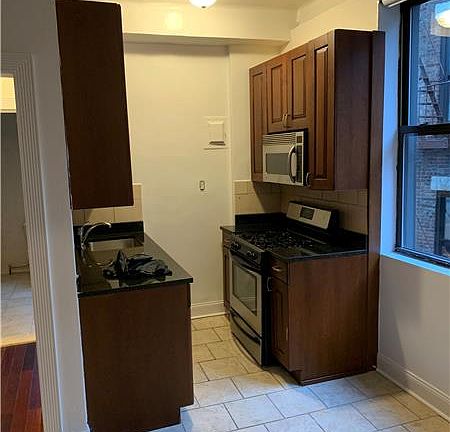 3rd image of 265 W 81st St APT 7d