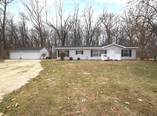 160 S Hieland Rd, Saint Anne, IL 60964