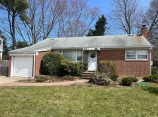 25 Barbara Dr, Syosset, NY 11791