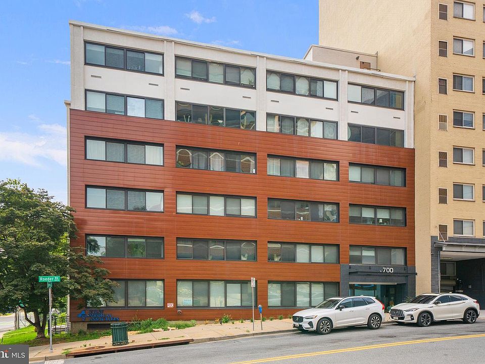 1st image of 700 Roeder Rd #403
