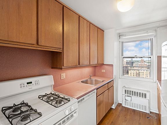 2nd image of 100 W 94th St APT 23D