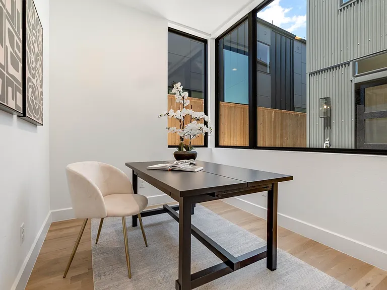 2322 Kirby St — Photo 10