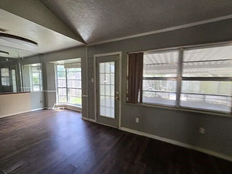 1307 Cactus St — Photo 14