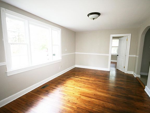 3rd image of 206 S Mesa Dr