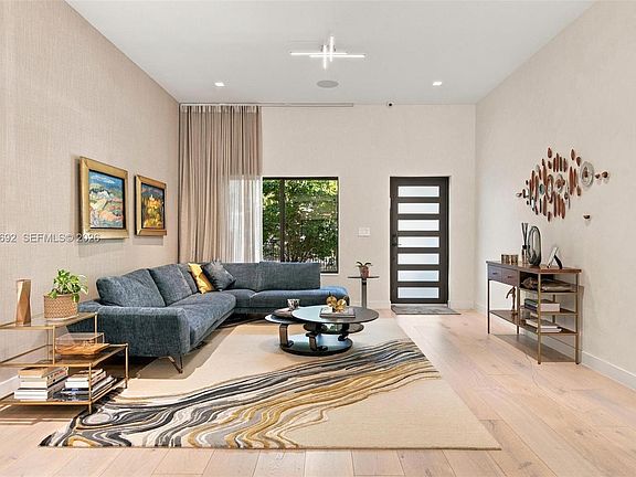 5th image of 600 W 51st St