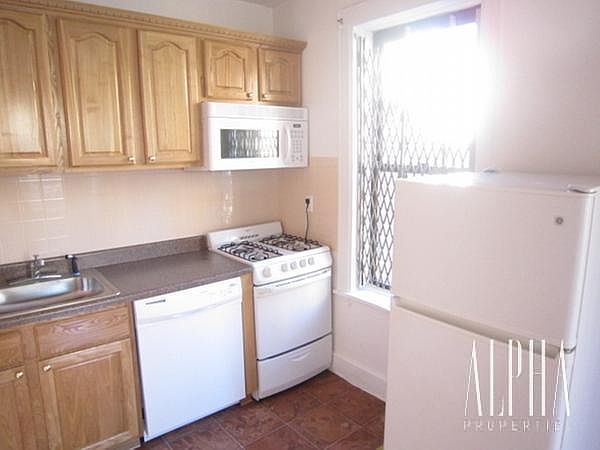 2nd image of 333 1st Ave Frnt 1