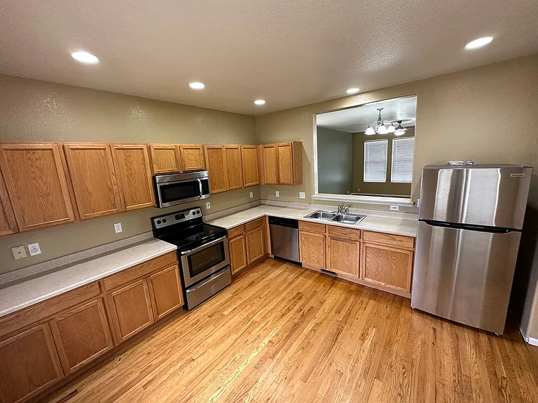 2057 Creekridge Point — Photo 3