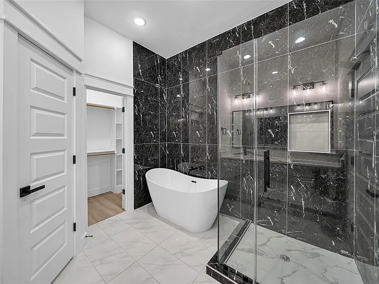 4834 Higgins St #B — Photo 15