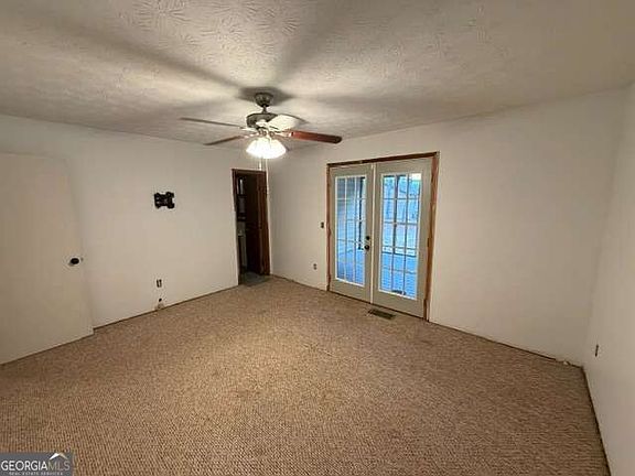 5th image of 832 Country Club Rd