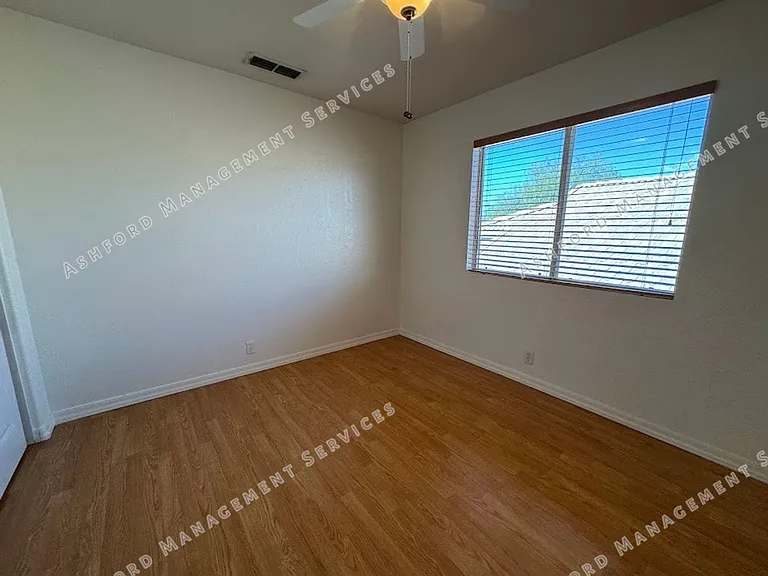 1510 E Charleston Ave — Photo 25
