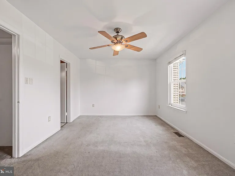 16 Meadowside Ct — Photo 36
