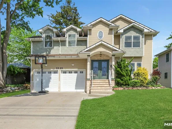12-65 Burbank St, Fair Lawn, NJ 07410