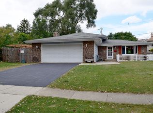 322 W Hawthorne Blvd, Mundelein, IL 60060