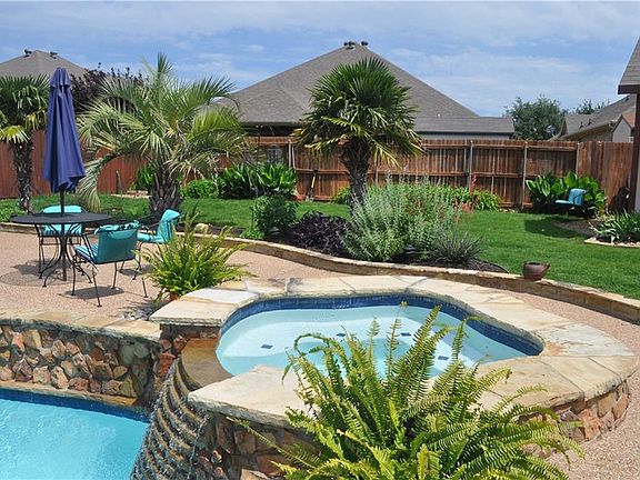 4th image of 824 Big Willow Dr