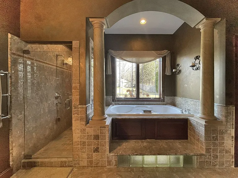 3995 N Shore Dr — Photo 17