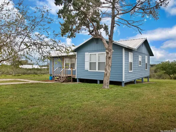 134 Blackhawk Drive, Sandia, TX 78383