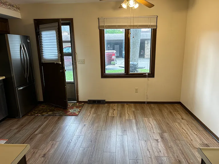 6554 Woodhall Dr — Photo 6