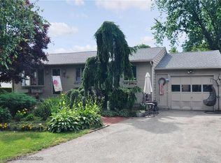 8 Lufkin Ct, Warwick, RI 02888