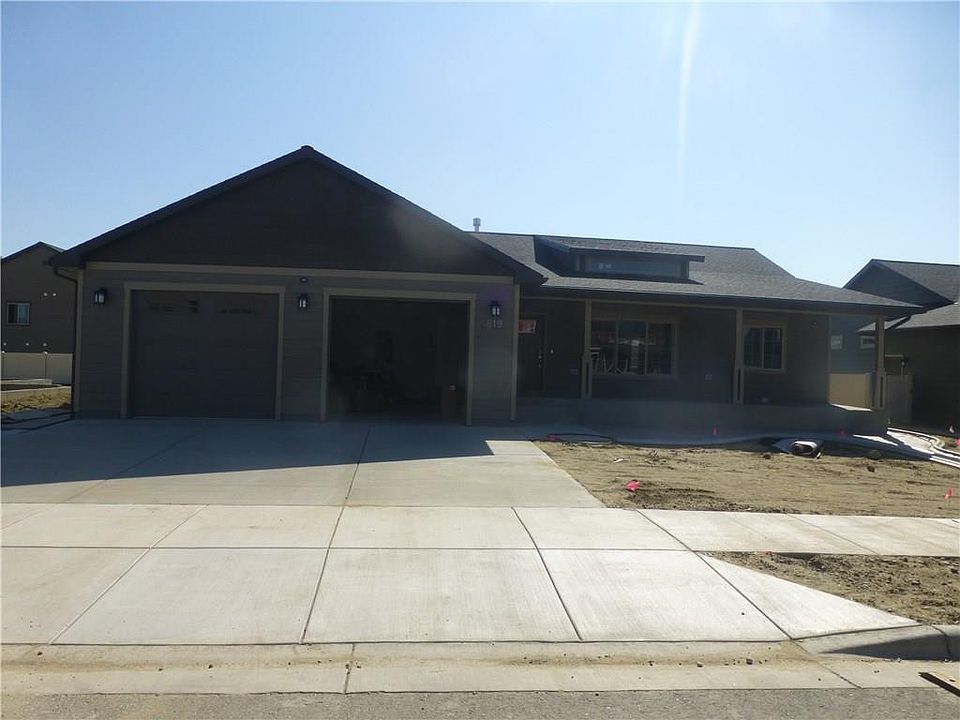 2nd image of 819 Bitterbrush St