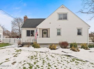 60 Woodlawn Dr, Ravena, NY 12143